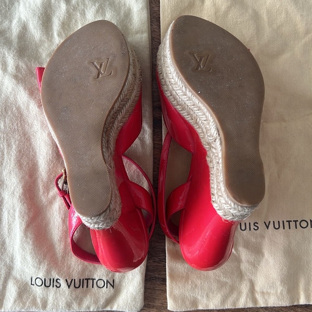 LOUIS VUITTON Monogram Vernis Wedge Sandals Rose Pop 36 - Picture 13 of 15